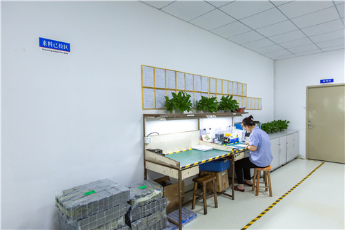 定製汽車中控按（àn）鍵時（shí）需要（yào）注意哪（nǎ）些問題