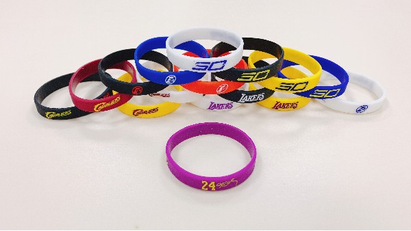 定製矽膠手環，你（nǐ）說一個型號根（gēn）源幫你做！