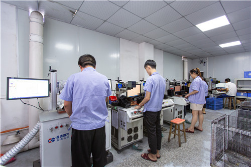 該如何進行汽車（chē）矽膠（jiāo）按鍵上麵的字符和圖案刮漆工藝