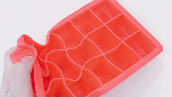 矽（guī）膠模具生產廠家的優點是（shì）什麽？跟傳統模（mó）具廠家有什麽區別？